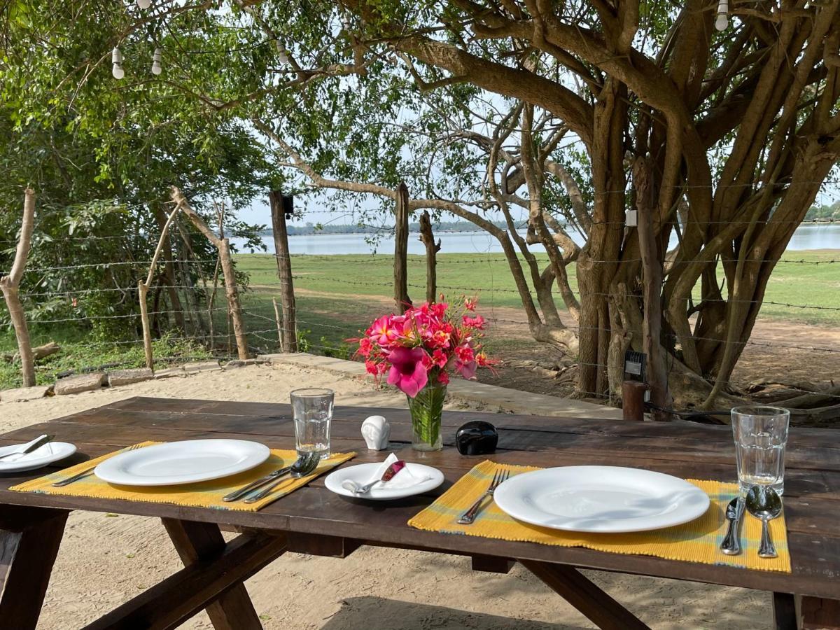 Yala Lake View Cabanas Тиссамахарама Экстерьер фото